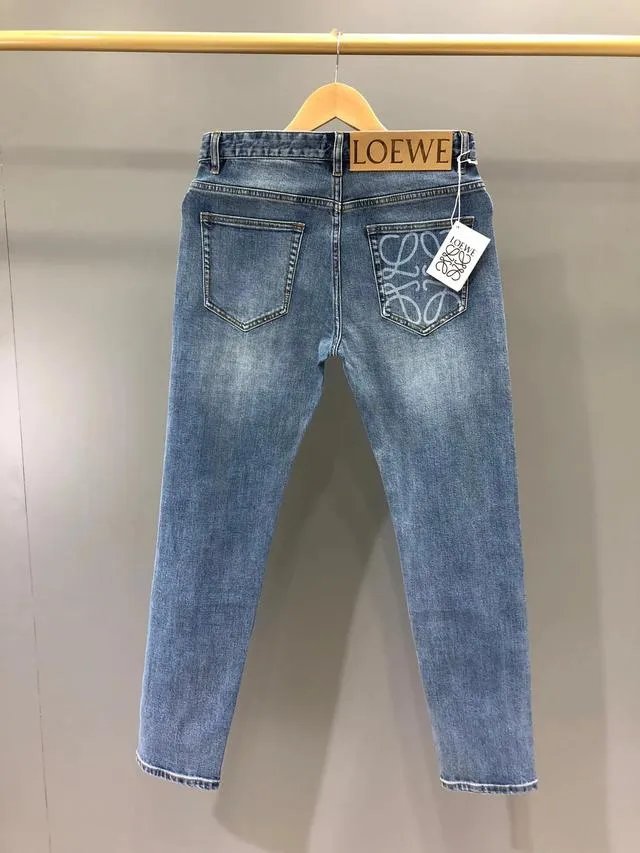 Loewe和lv从质量,价格,逼格上谁更胜一筹啊?