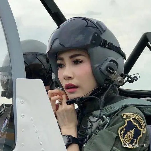 泰国贵妃诗妮娜为何不到三个月就被废?