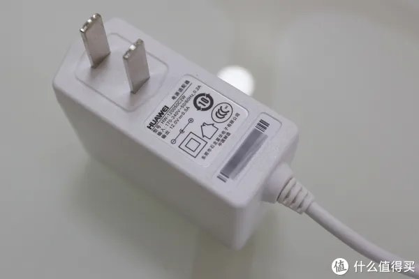 免布线畅享自由:华为4G路由2 全4G无线路由 拆解测评