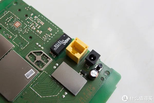 免布线畅享自由:华为4G路由2 全4G无线路由 拆解测评