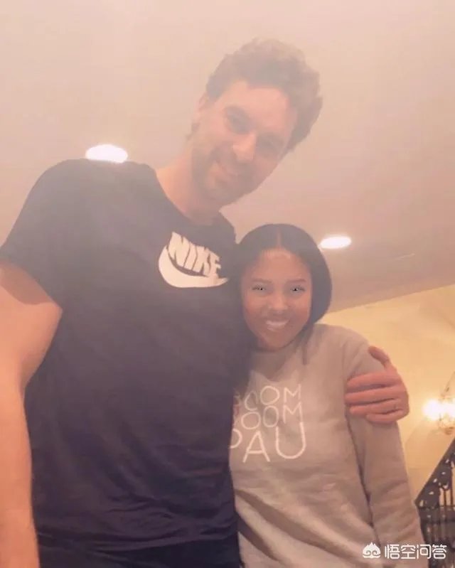 加索尔到瓦妮莎家做客,陪伴科比三女儿,仨女儿都很开心,你咋看?