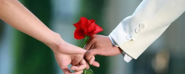 如何为第一次约会穿衣打扮 女生第一次约会应该穿什么