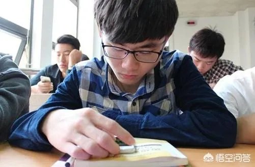 老师收了高三学生的手机后学生跳楼了，错在谁？