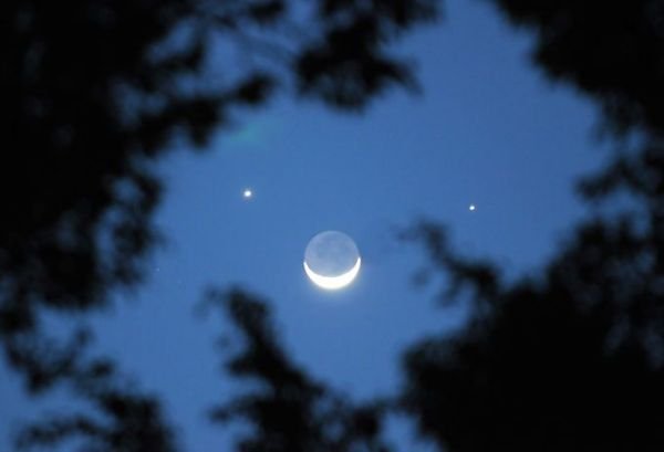 双星伴月连续两晚出现是怎么回事?