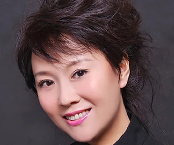 中央4台女主持人名字