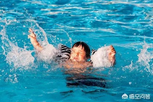 为什么有些溺水死亡的人被人拉上来胳膊和腿都是卷曲着的?