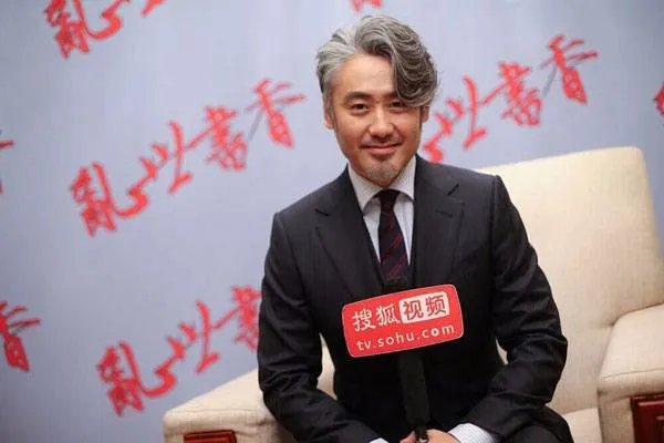 吴秀波现身拍戏现场心情大好,他已经已经走出阴影了吗?