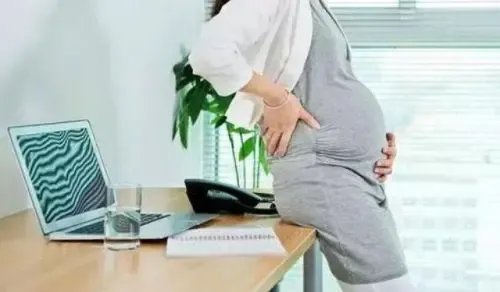 广东孕妇打瞌睡被公司辞退,公司判赔4.8万,孕妇在职场该如何保护自己?