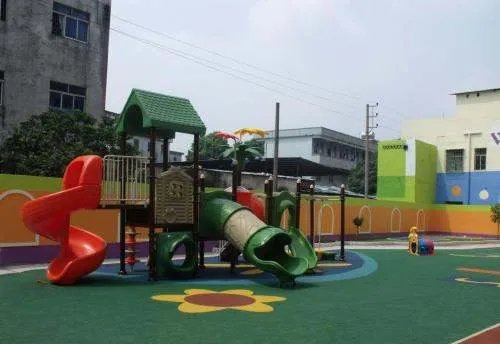小孩在幼儿园小腿摔骨折,鉴定十级伤残,该赔多少钱。