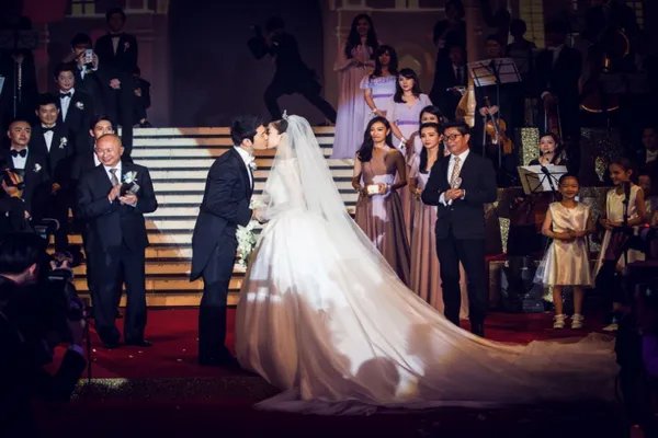 黄晓明为angelababy庆生,是在辟谣离婚传闻吗?