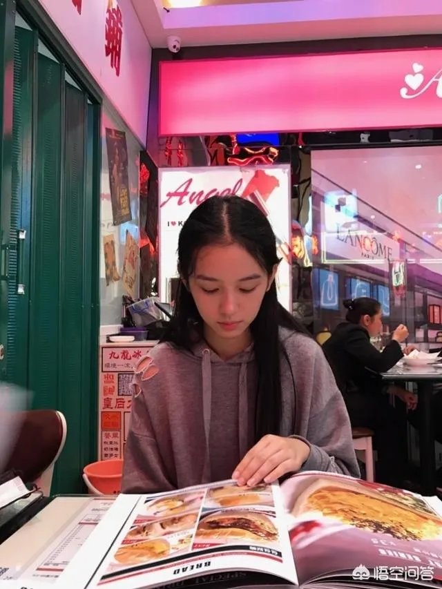 和董洁相比，新版冷清秋北影校花的颜值你觉得怎么样？