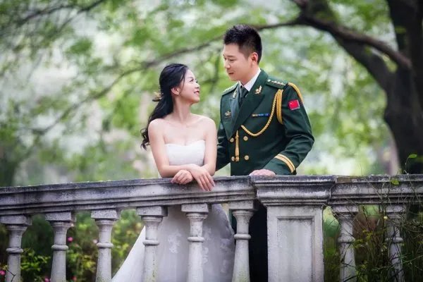 江西一男子破坏军婚被批捕，他将面临什么惩罚？