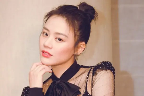 马思纯晒出玩飞盘运动的照片,她的哪些角色让你印象深刻?