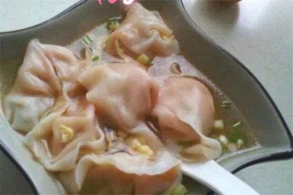 为什么很多航空公司的经济舱飞机餐和头等舱的差别那么大？