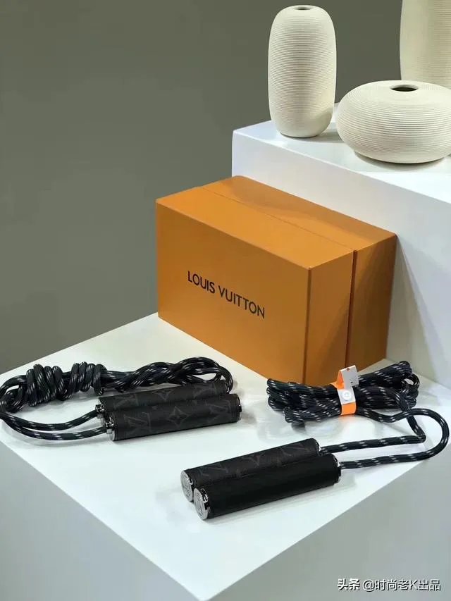 Loewe和lv从质量,价格,逼格上谁更胜一筹啊?