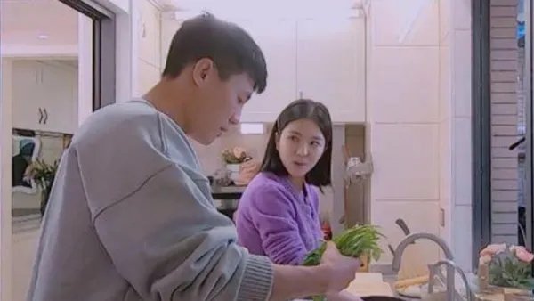 杜淳辟谣老婆王灿是富婆包养自己，你看好他们之间的感情吗？