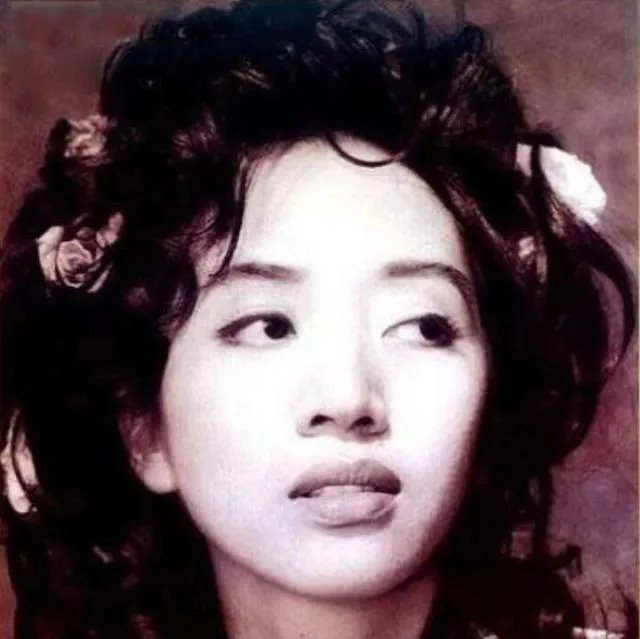 梅艳芳去世17周年，袁咏仪坚持发文悼念，她们的关系有那么好吗？