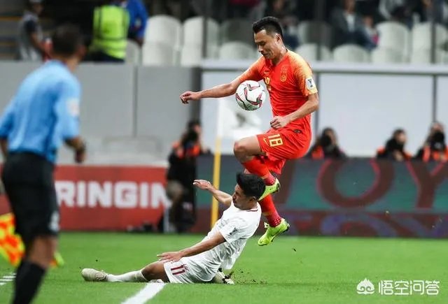国足击败菲律宾提前出线,球迷士气大振,赛后高呼战胜韩国,你觉得取胜的概率有多大?