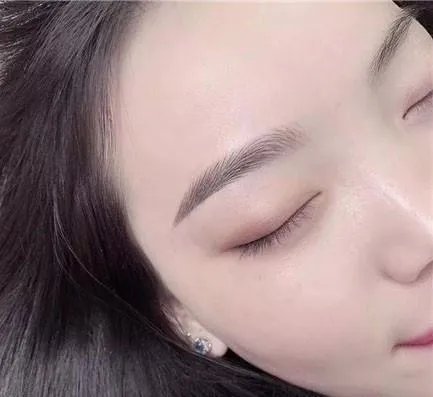 学纹绣要多少钱，纹绣学完前途如何？