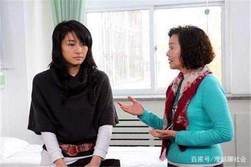 同居3年，我去见准公婆，婆婆给了见面礼，吃完饭我就报了警，我错了吗？