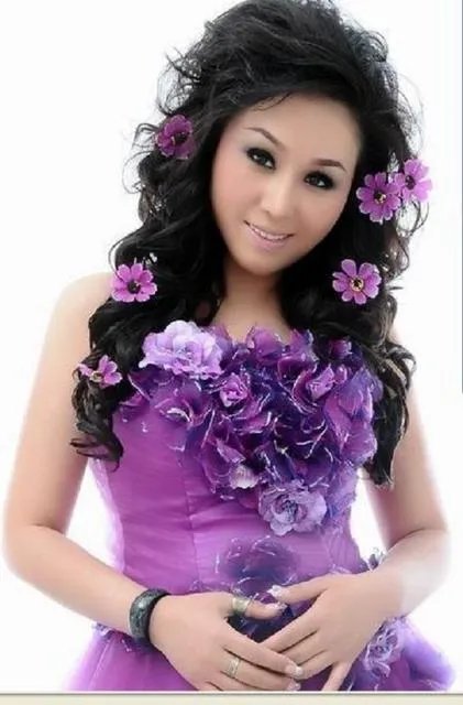 乌兰托娅与乌兰图雅同为蒙古族女歌手,她们各自有哪首歌,给你留下深深的回味与感动?
