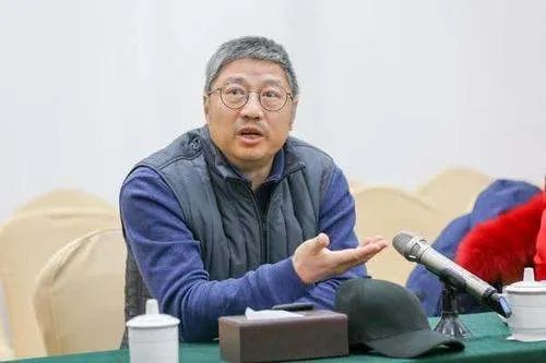 2021年的春晚总导演有什么样的人物背景呢?