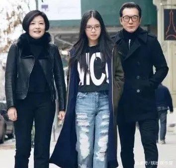 李咏逝世33天后,哈文更新微博只发了一个字,所有人都哭了,她说了什么?