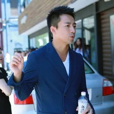 汪小菲挂军牌车照遭嘲讽 揭秘京城四少的惊人背景！
