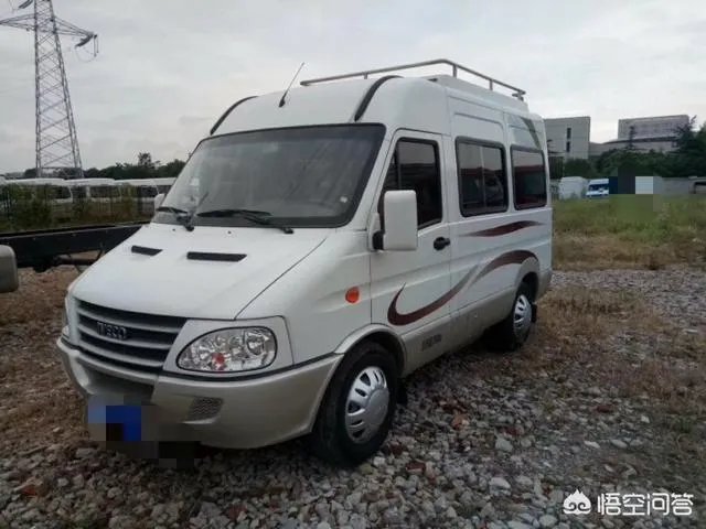 什么车既能轻度越野又能当房车？