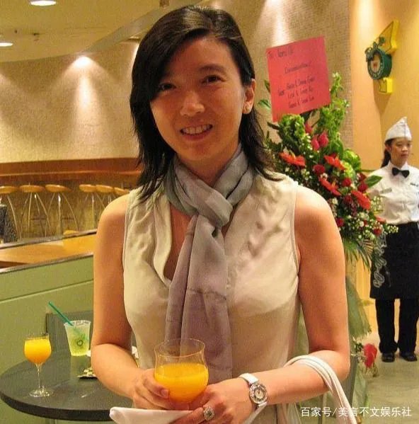王俪桥是李嘉诚唯一的儿媳,梁洛施连生3子为何没能嫁入豪门?
