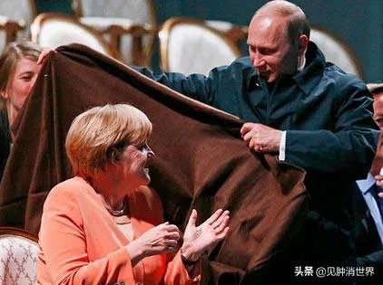 默克尔主动与俄罗斯搞好关系,是为了挽救欧盟吗?