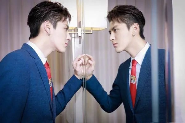 前有小G娜后有鹿依Luna,吴亦凡为什么总是栽在“女人”上?