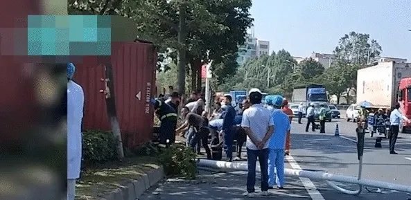 广州集装箱货车压扁轿车致4死1伤，事故负责人是谁呢？