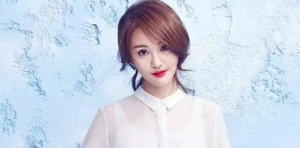 28岁郑爽再次出演青春剧女主角,颜值与演技遇重大挑战,你喜欢她吗?