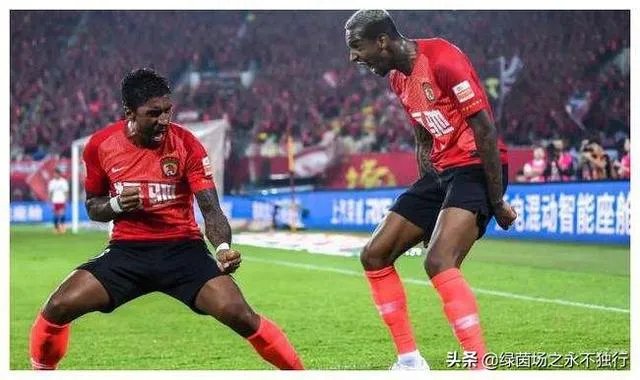 “恒大拿再多冠军有啥用?中国足球也上不去啊”!恒大在这时候出现是走了好运还是霉运?