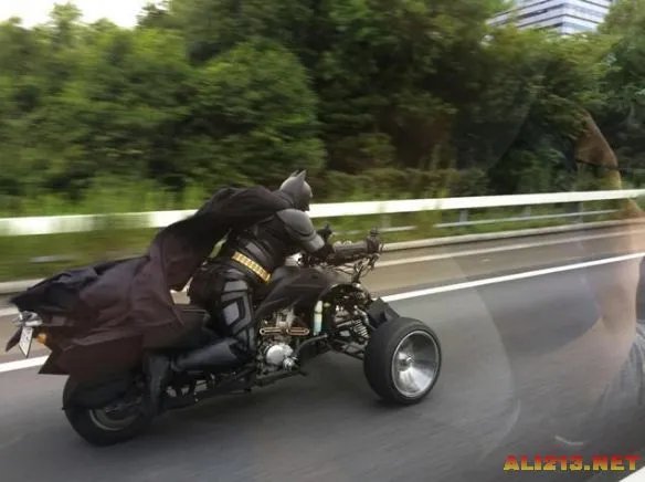 蝙蝠侠现身日本高速公路!只是这个车有点不一样
