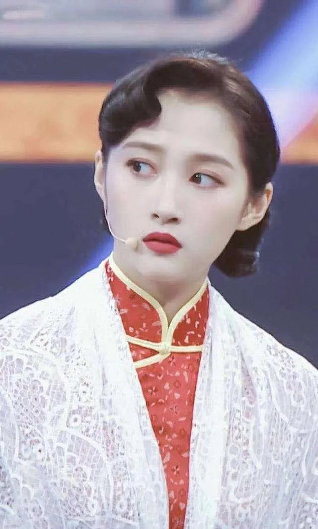 关晓彤穿旗袍好看吗?
