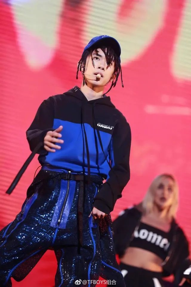 千玺生日会怎么样,脏辫造型你们喜欢吗感动吗?