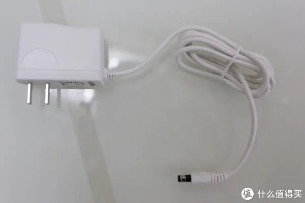免布线畅享自由:华为4G路由2 全4G无线路由 拆解测评