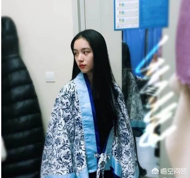 和董洁相比，新版冷清秋北影校花的颜值你觉得怎么样？