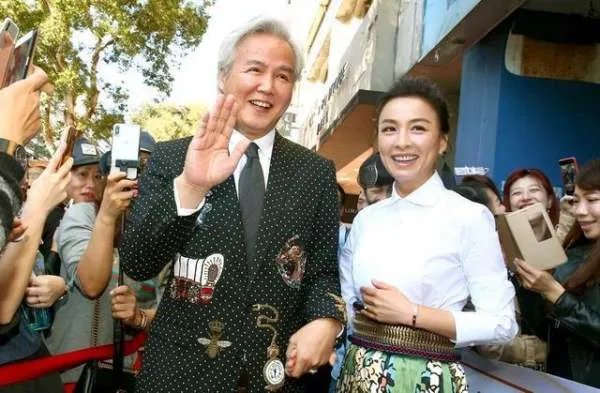张庭夫妇社交平台被禁言,你觉得该不该给其发声的机会?