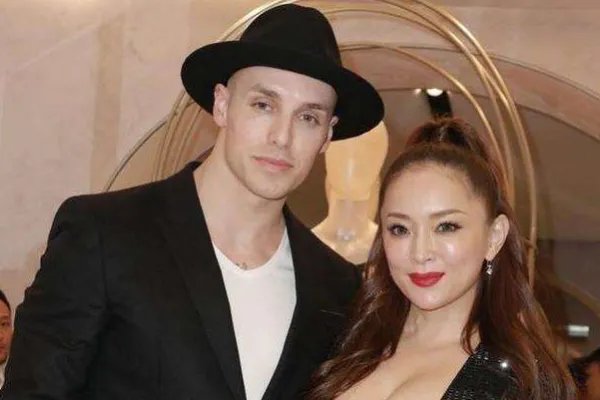 滨崎步生子，孩子生父成迷，这个神秘男子究竟是谁？