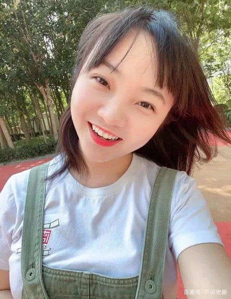 林妙可晒出的照片中,妈妈是什么样的装扮?