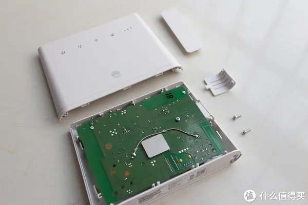 免布线畅享自由:华为4G路由2 全4G无线路由 拆解测评