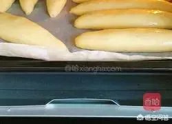 外面有一层薄皮、里面有夹心,然后两边还有肉松的一种面包,是什么面包呢?怎么做比较好吃,特别想吃?