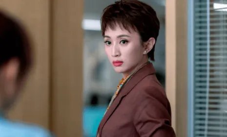 许亚军妻子张澍,嫁4婚丈夫很幸福,和继子如同亲母子,夫妻俩状态如何?