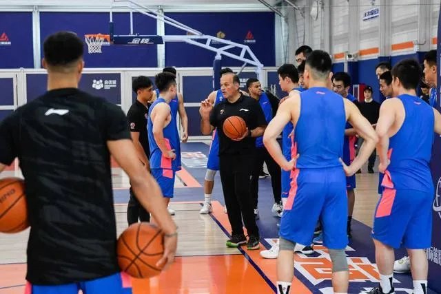 CBA同意上海男篮更换外援,场均21+6悍将能够带队逆袭吗?