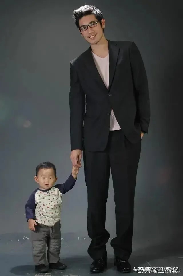 如何看待艺人高以翔在录制节目过程中晕倒,抢救无效去世?