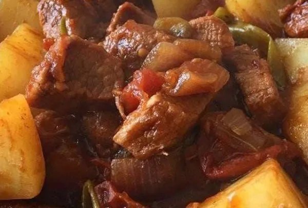 猪肉价格“跌跌不休”，我们马上能吃到平价猪肉了吗？