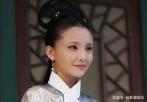 杨紫的父母是圈内人吗？杨紫的母亲原来是《甄嬛传》中的她，她是谁？